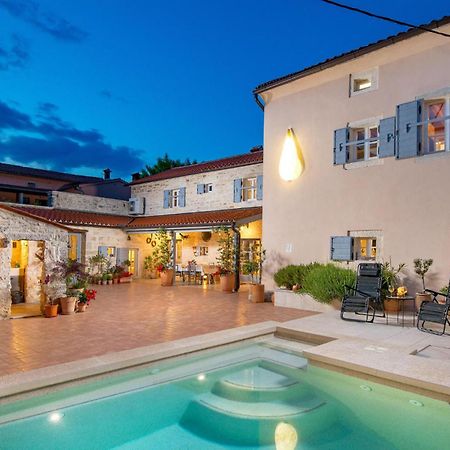 Amazing Home In Foli With Kitchen Kültér fotó