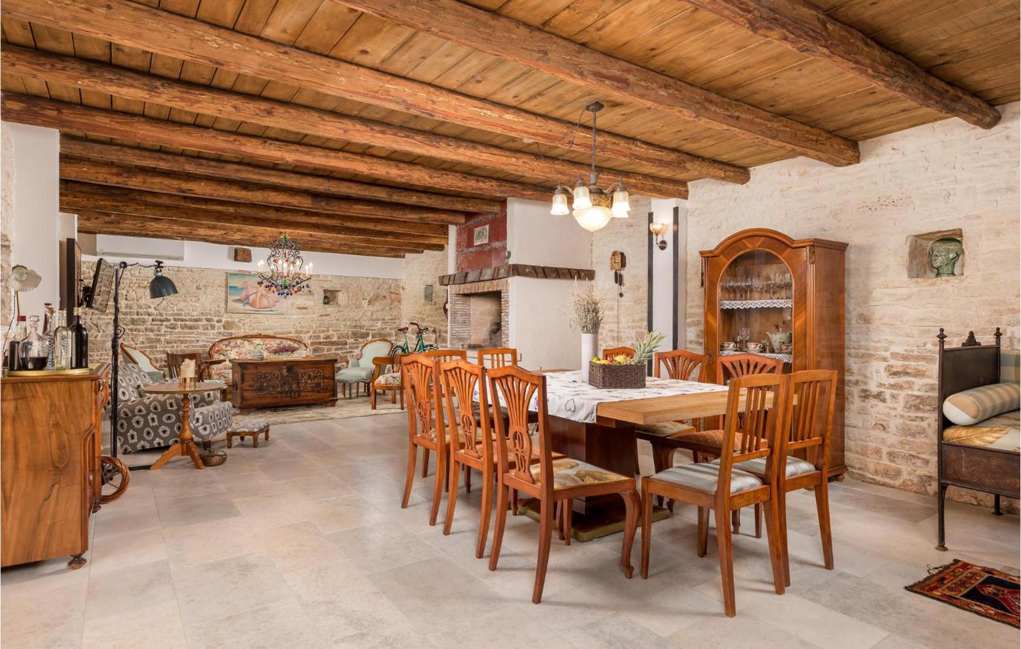 Amazing Home In Foli With Kitchen Kültér fotó