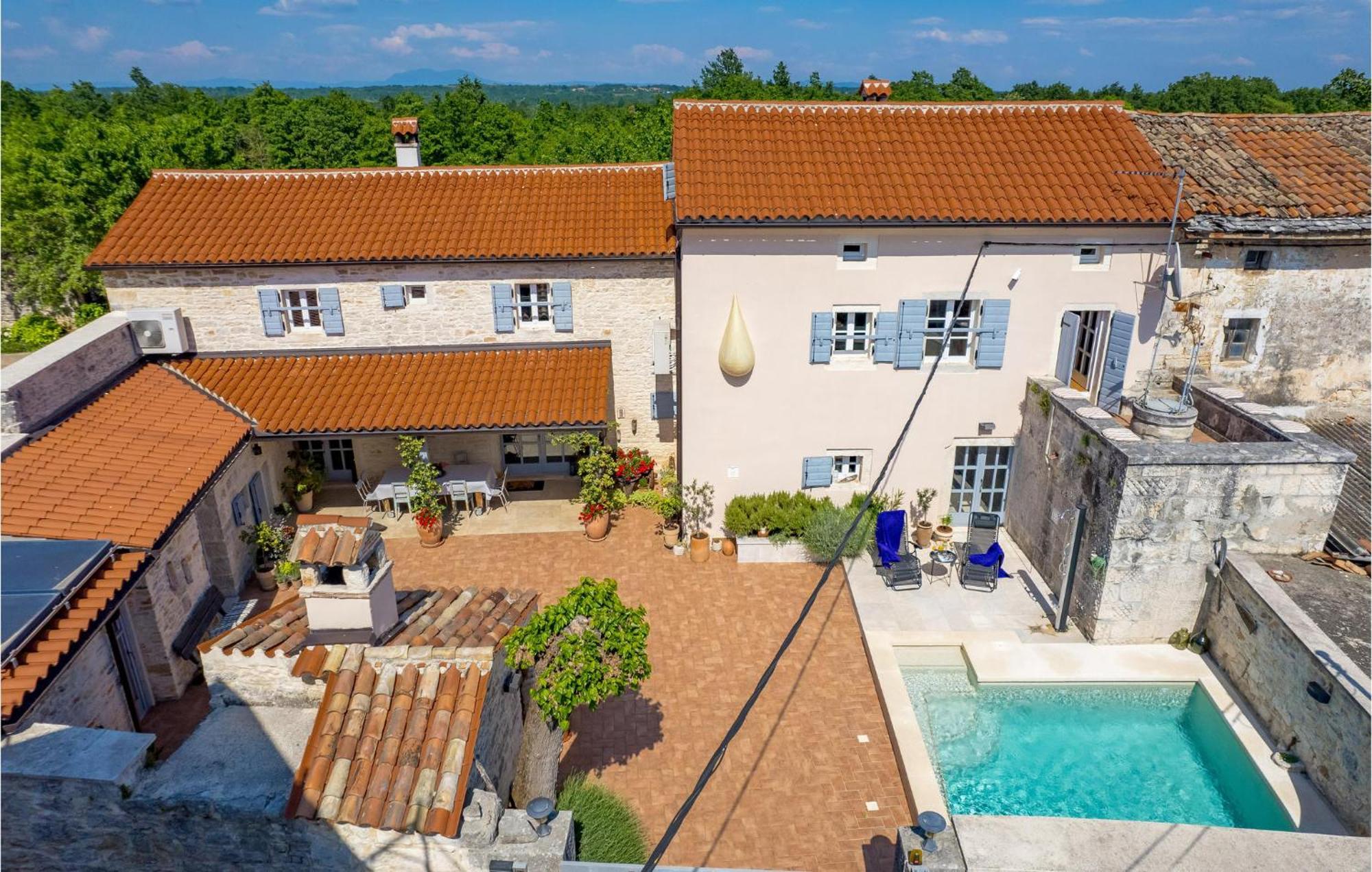 Amazing Home In Foli With Kitchen Kültér fotó