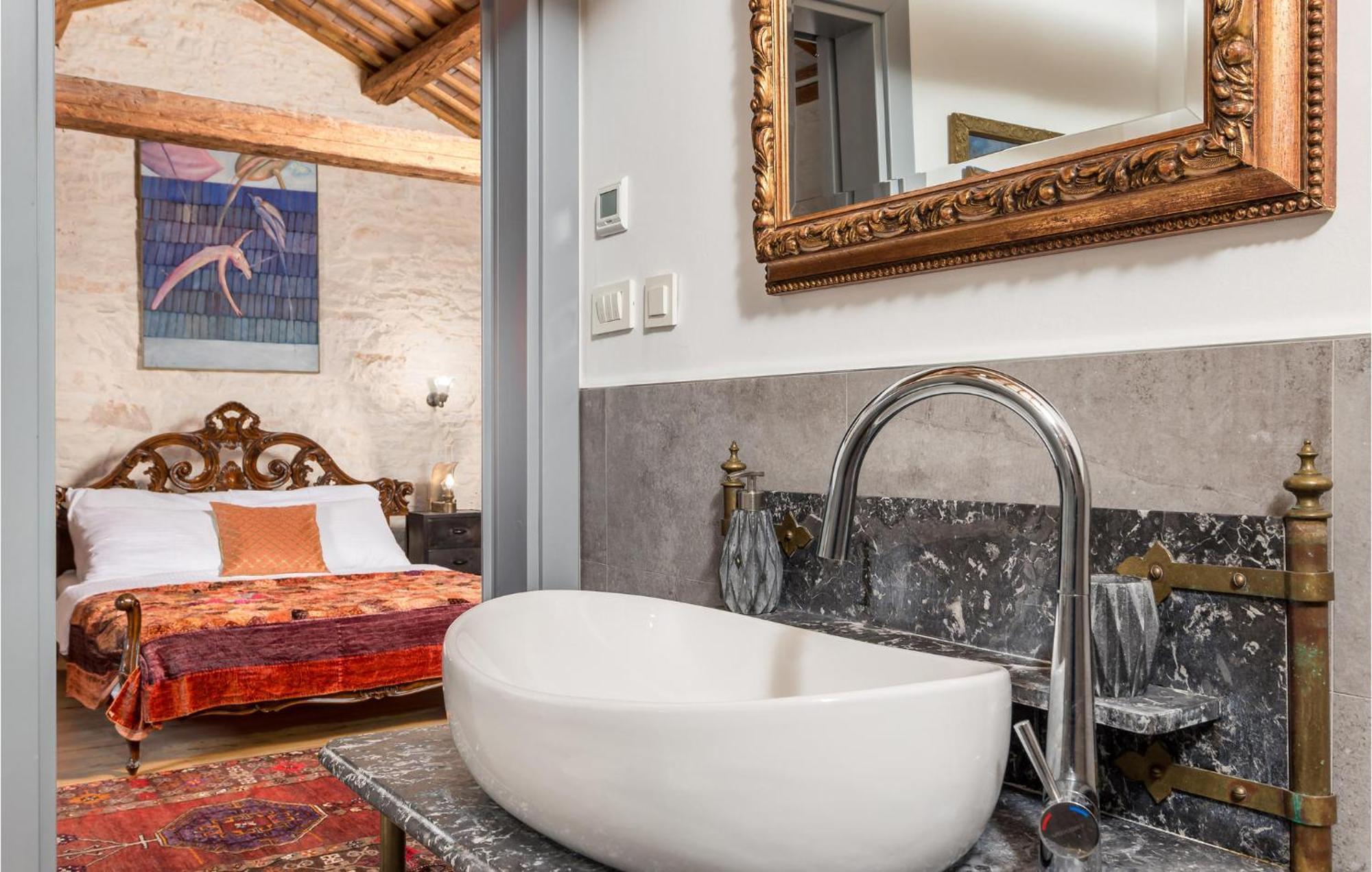 Amazing Home In Foli With Kitchen Kültér fotó