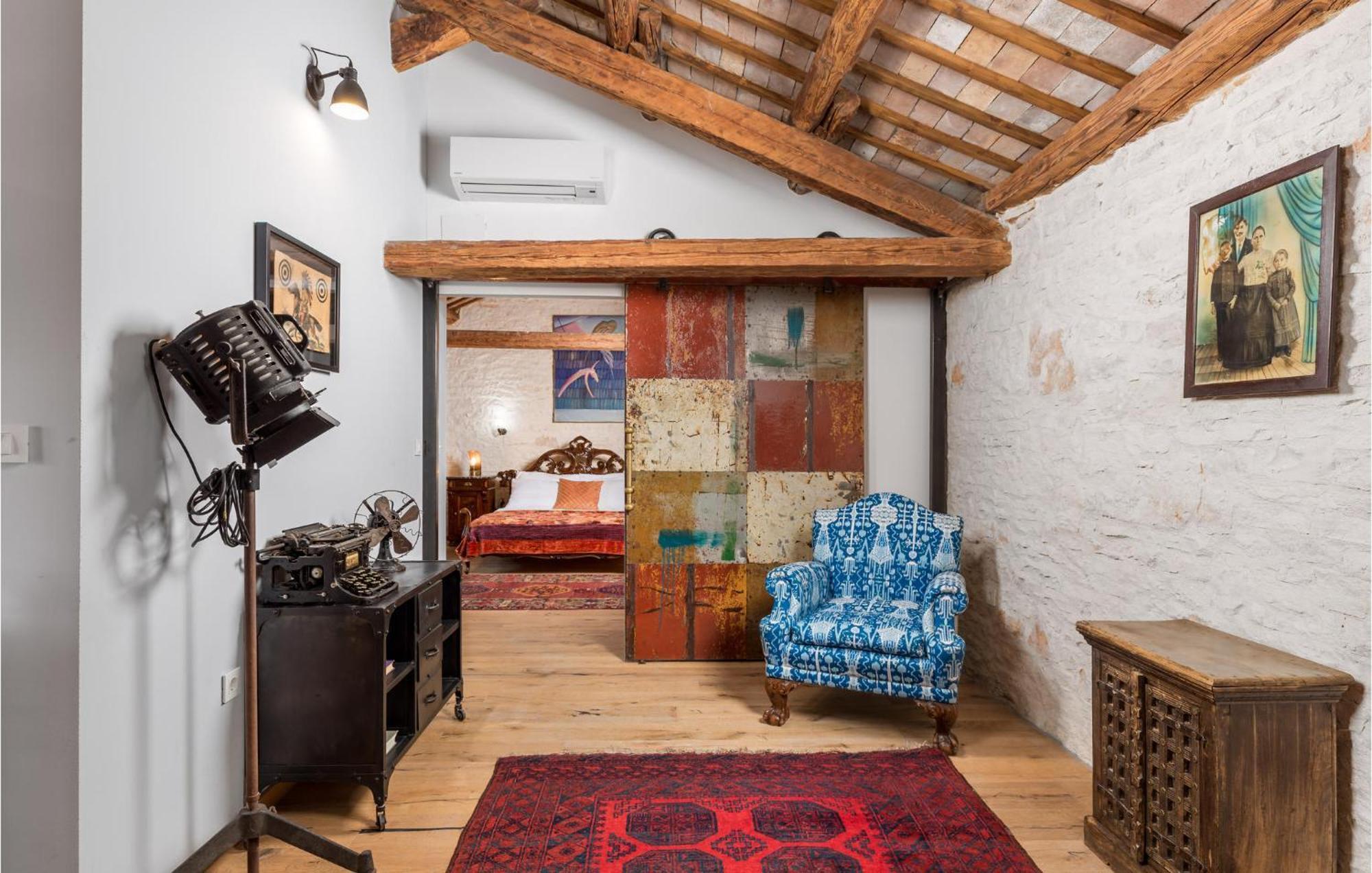 Amazing Home In Foli With Kitchen Kültér fotó