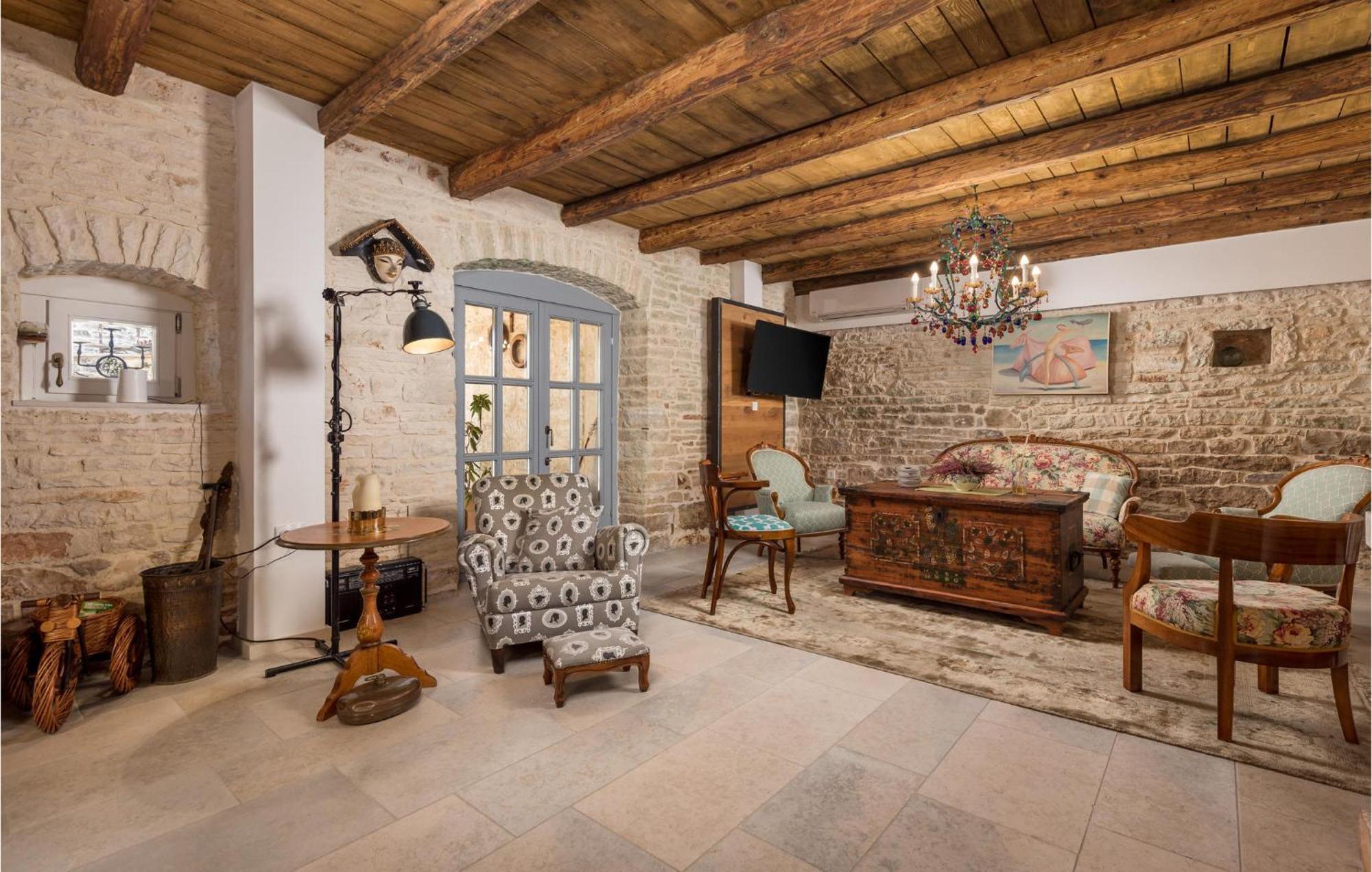 Amazing Home In Foli With Kitchen Kültér fotó