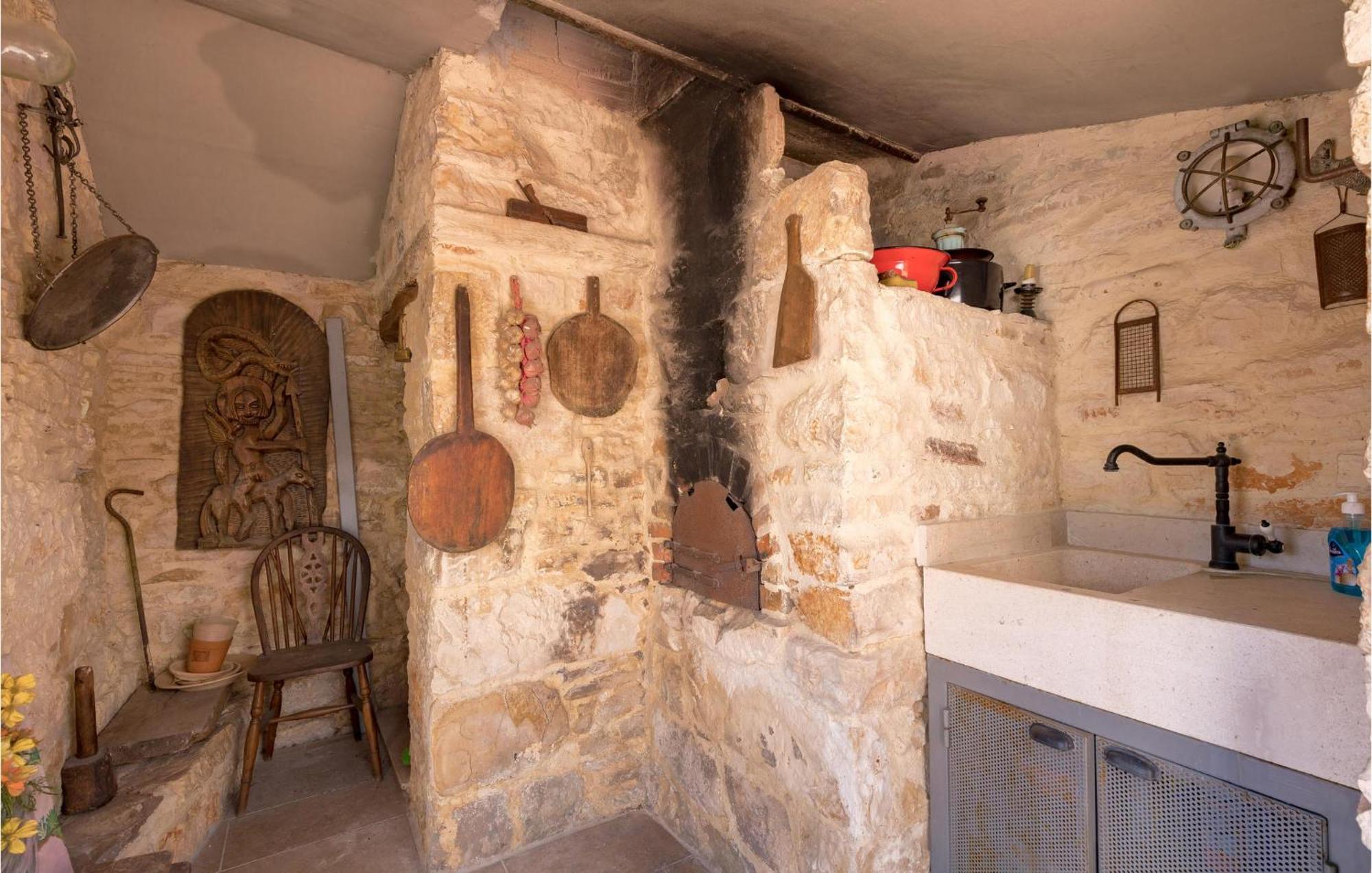 Amazing Home In Foli With Kitchen Kültér fotó