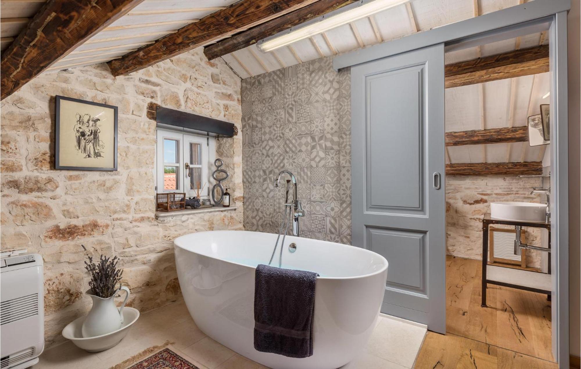 Amazing Home In Foli With Kitchen Kültér fotó