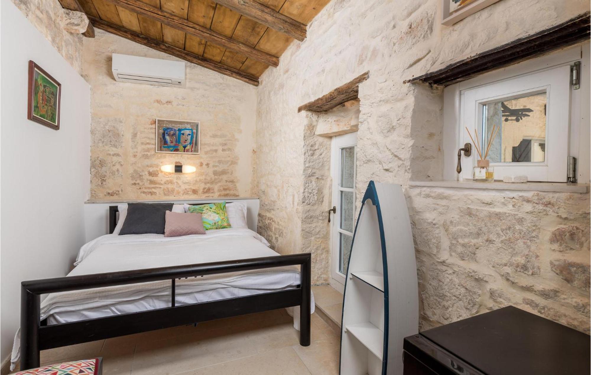 Amazing Home In Foli With Kitchen Kültér fotó