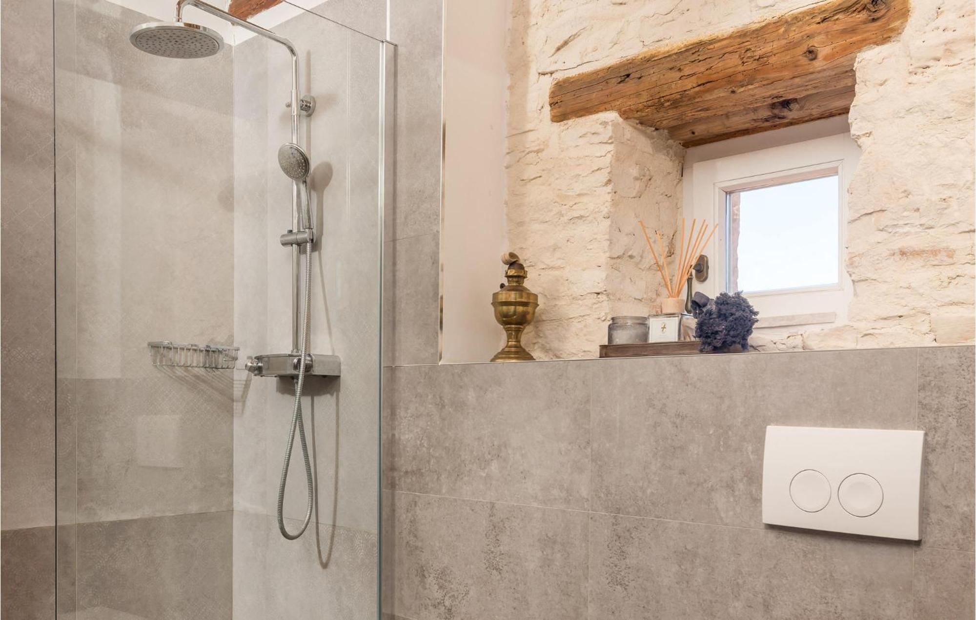 Amazing Home In Foli With Kitchen Kültér fotó